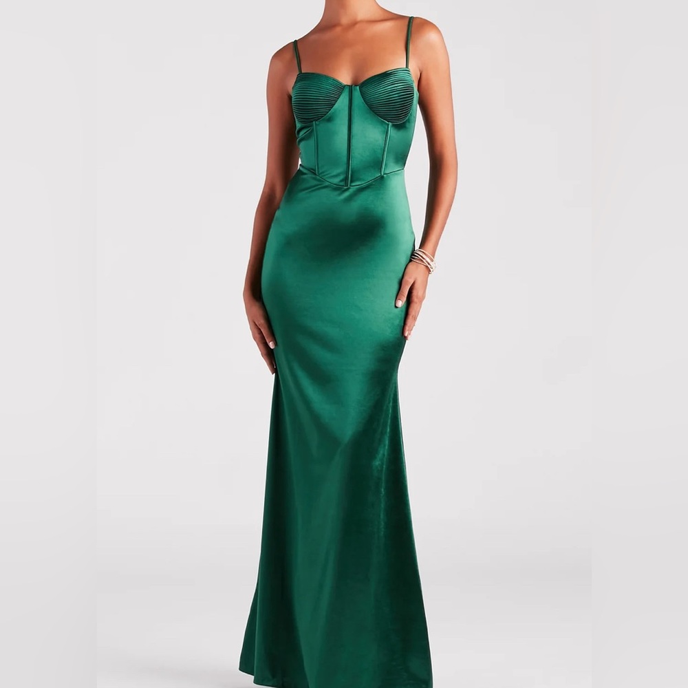 NWT green windsor prom dress